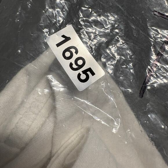 True Religion Men's White Red Striped Graphic Buddah Short Sleeve T-Shirt M - Picture 9 of 10